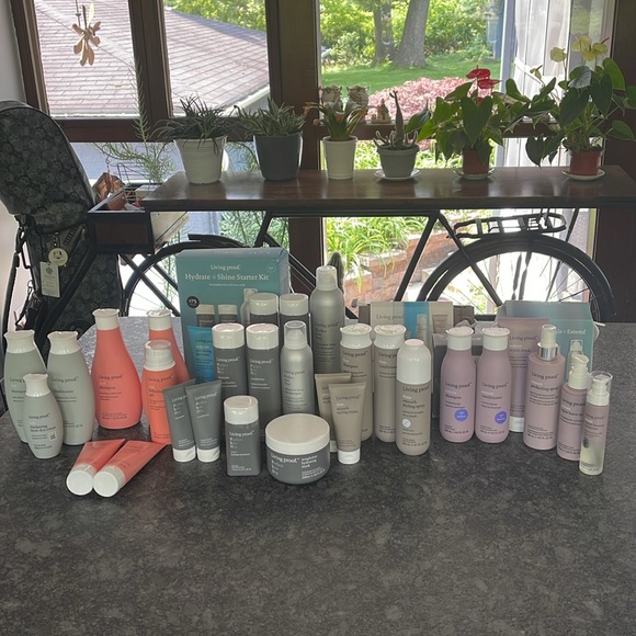 Living Proof restore repair mask deeply nourishes & reverses damage​ - Picture 8 of 9